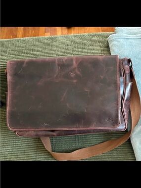 Men's Vintage-Style Leather Messenger Bag - Dark Brown